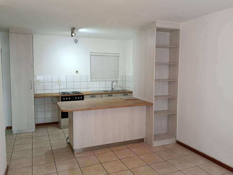 C10 Silver Oaks, 45 Main Road, Northcliff, Hermanus