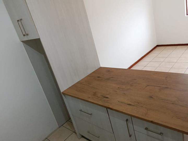 C10 Silver Oaks, 45 Main Road, Northcliff, Hermanus