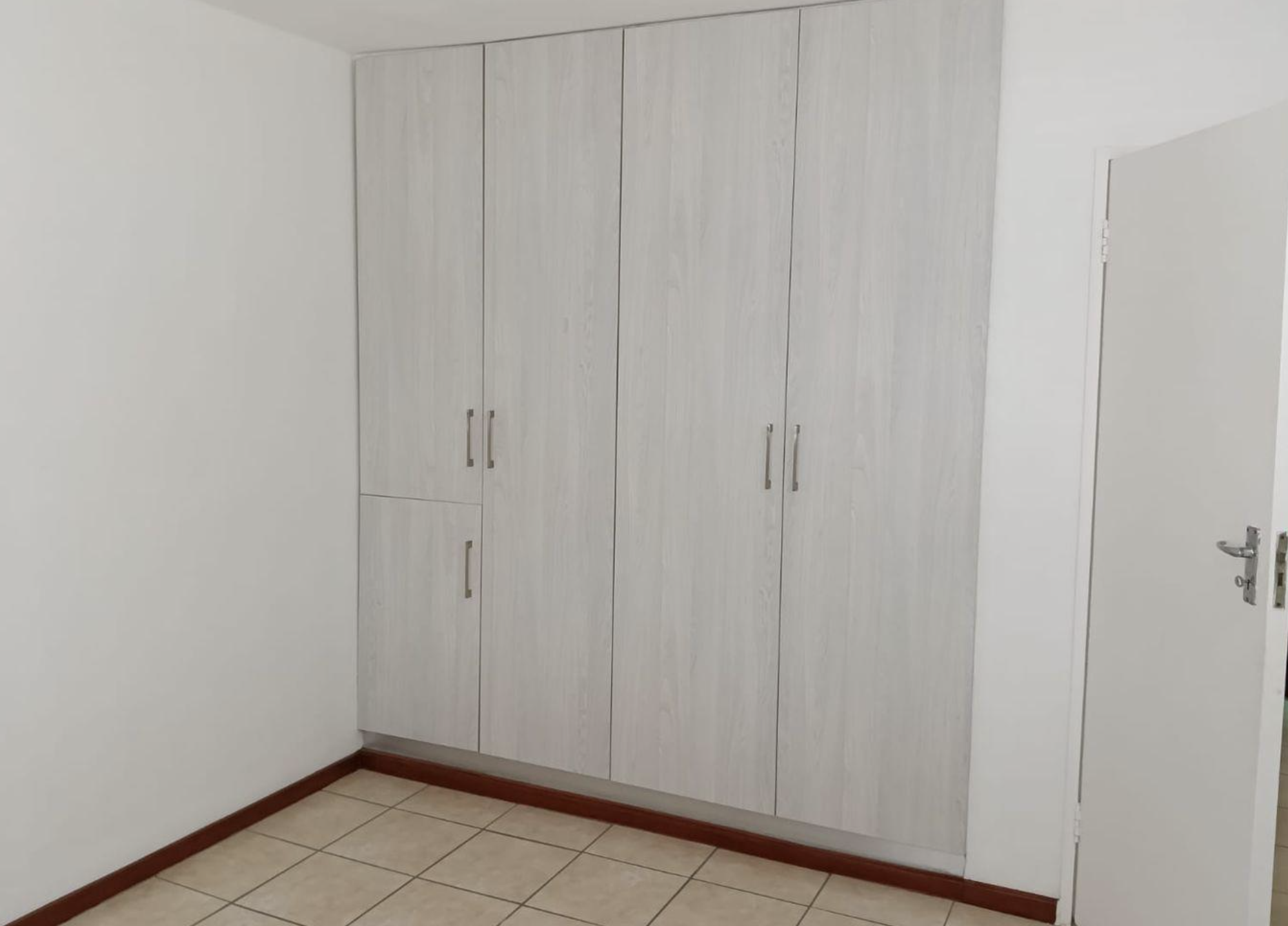 C10 Silver Oaks, 45 Main Road, Northcliff, Hermanus