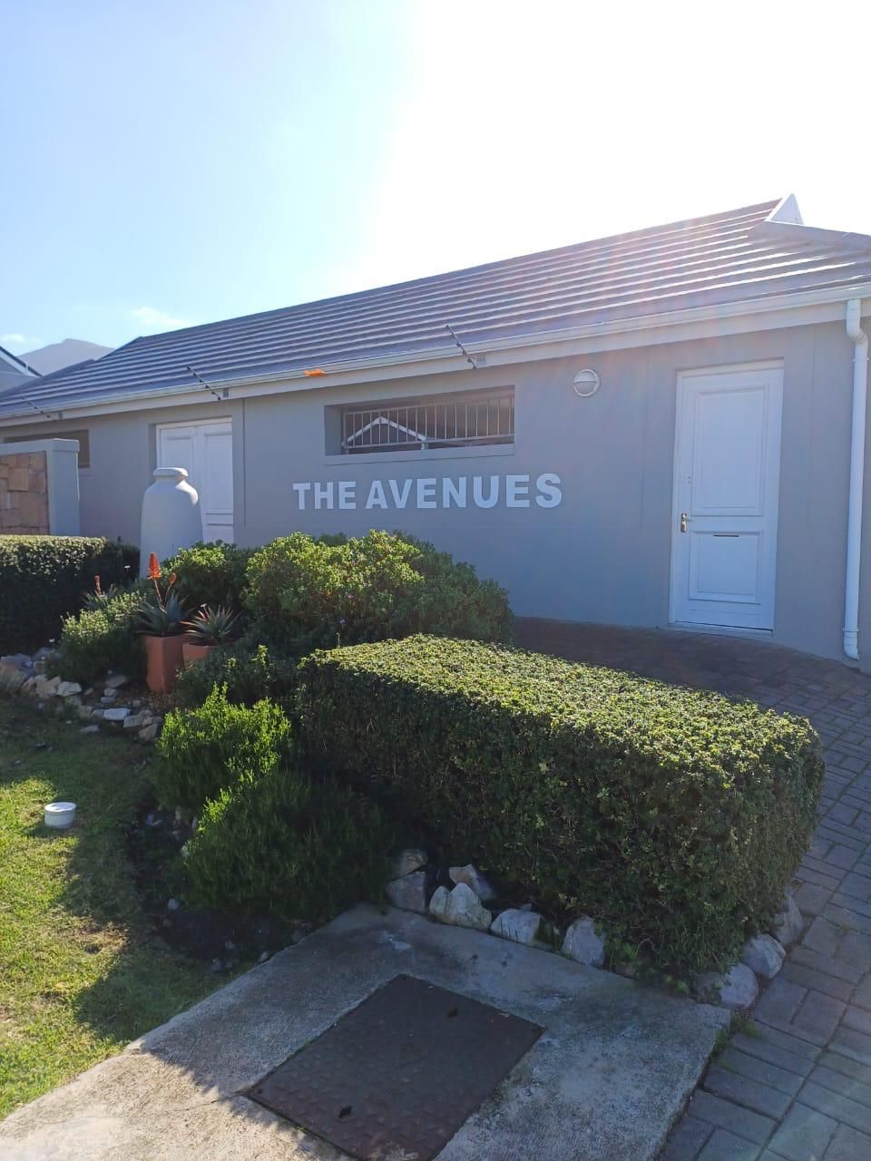 10 Mia Street, The Avenues, Sandbaai