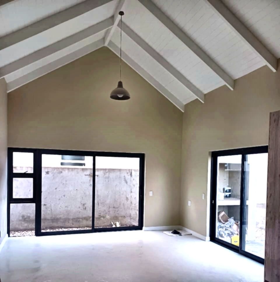 10 Mia Street, The Avenues, Sandbaai